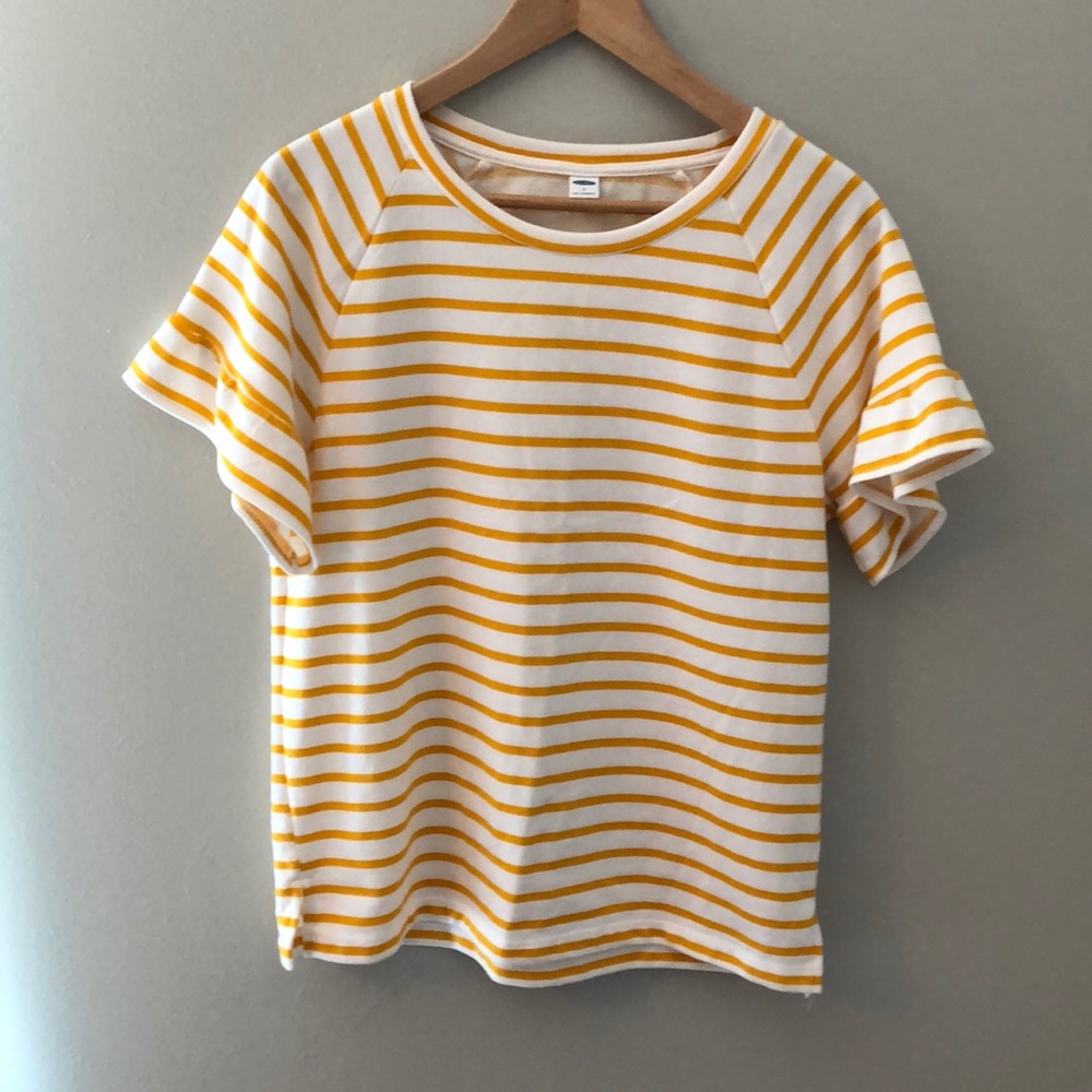 Old navy ruffle top •